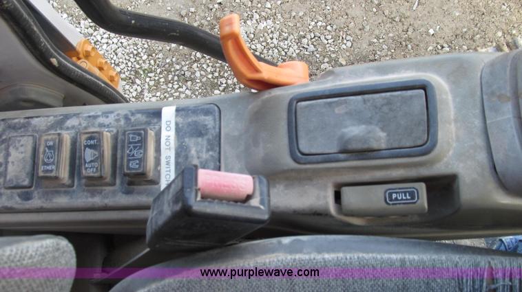 image for item E3722 2001 Case CX160 excavator