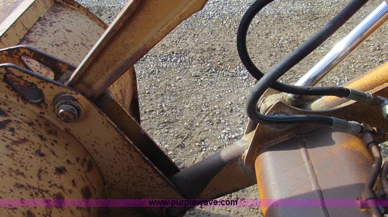 image for item E3723 1992 Case 580 Super K Extendahoe backhoe