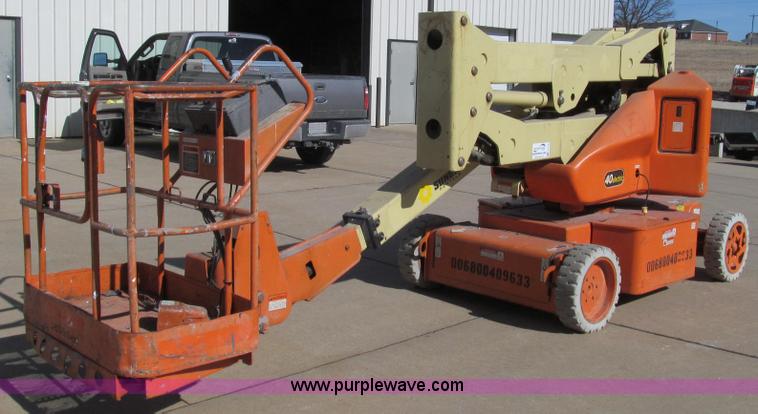 image for item E3736 1998 JLG 40 aerial lift