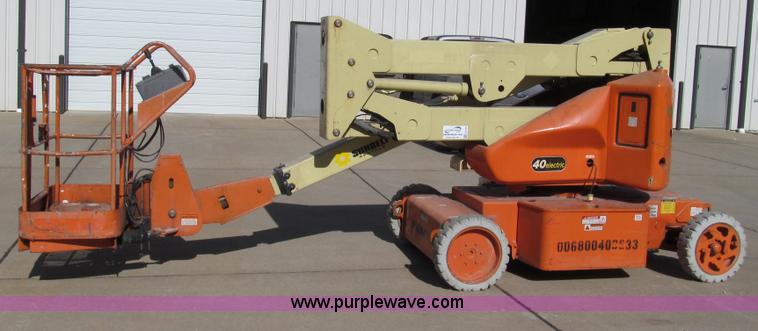 image for item E3736 1998 JLG 40 aerial lift