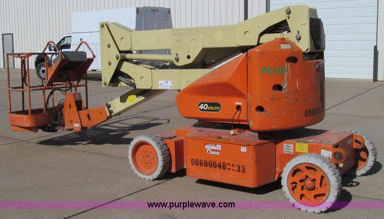image for item E3736 1998 JLG 40 aerial lift