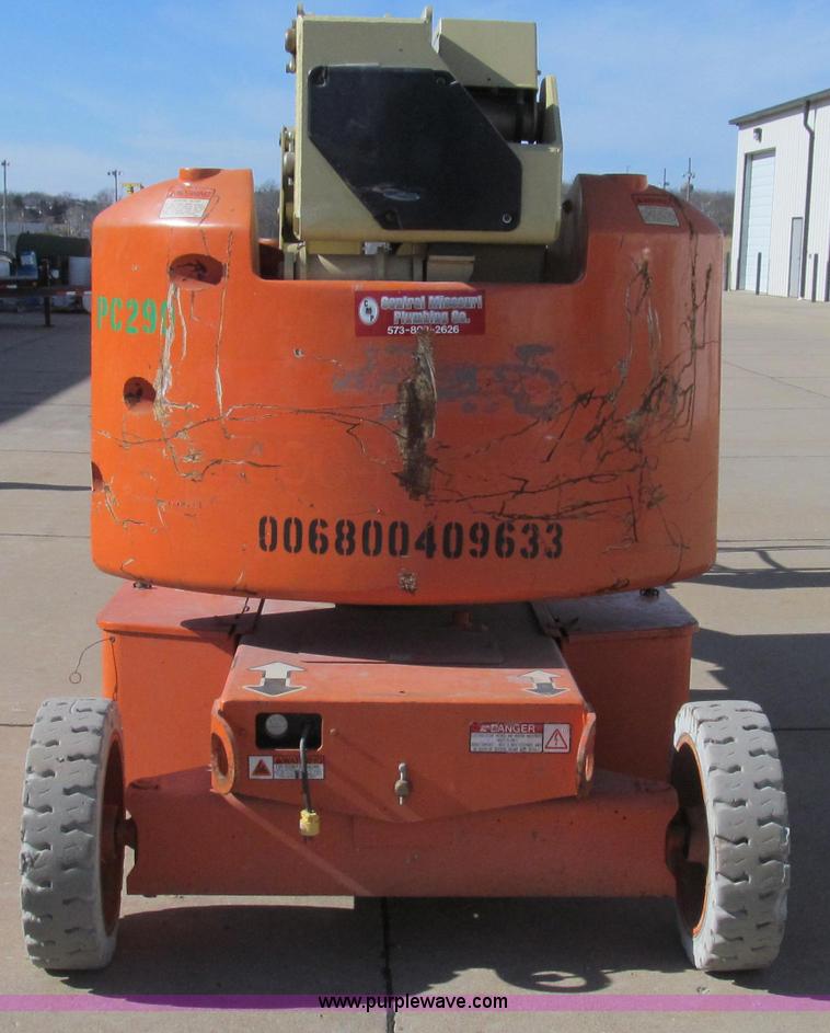 image for item E3736 1998 JLG 40 aerial lift