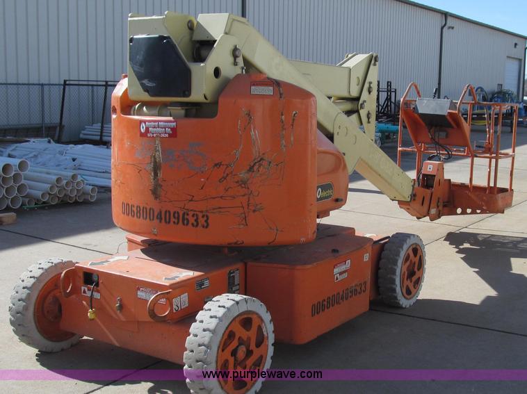 image for item E3736 1998 JLG 40 aerial lift