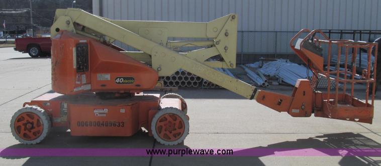 image for item E3736 1998 JLG 40 aerial lift