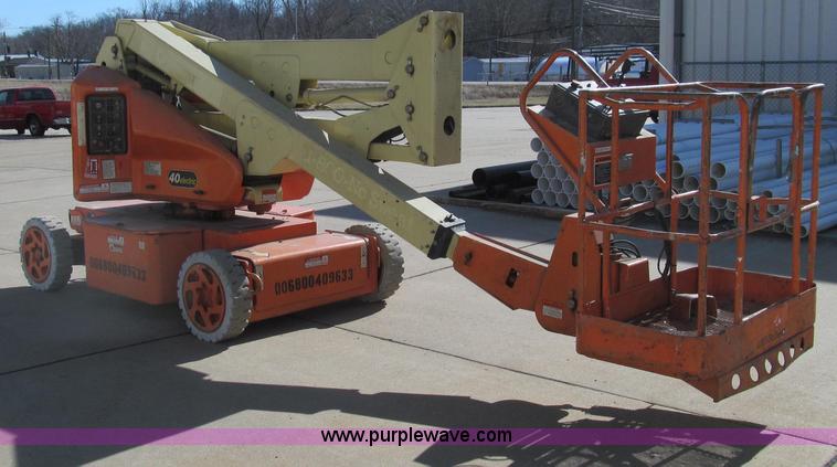 image for item E3736 1998 JLG 40 aerial lift