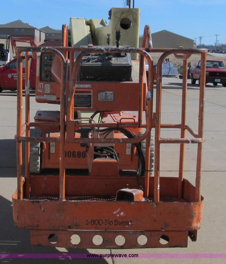image for item E3736 1998 JLG 40 aerial lift