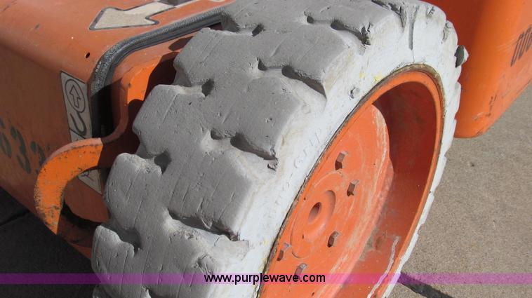 image for item E3736 1998 JLG 40 aerial lift