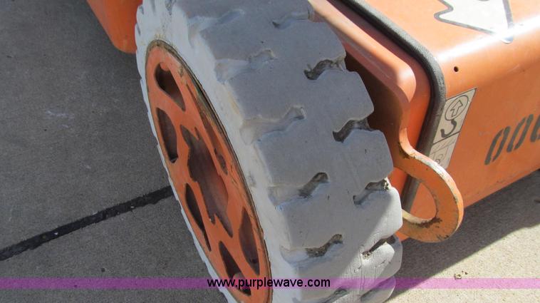 image for item E3736 1998 JLG 40 aerial lift