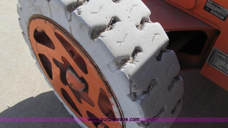 image for item E3736 1998 JLG 40 aerial lift