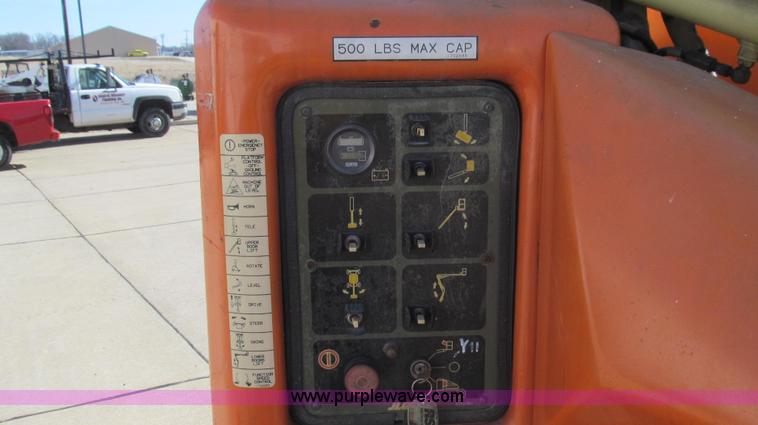 image for item E3736 1998 JLG 40 aerial lift