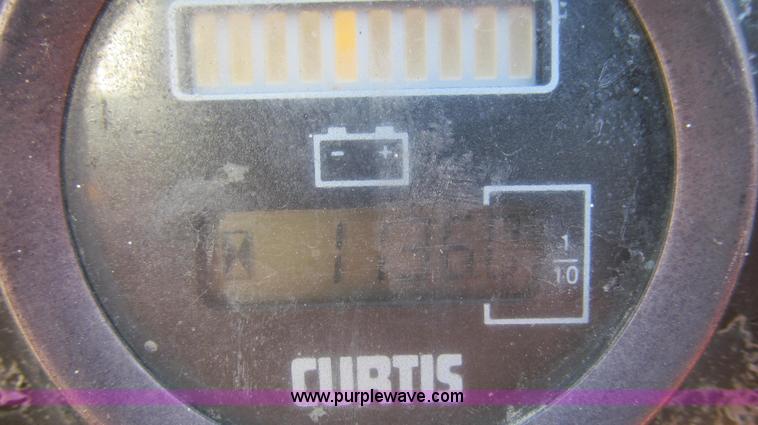 image for item E3736 1998 JLG 40 aerial lift