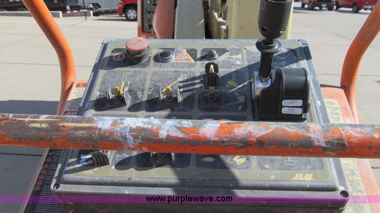image for item E3736 1998 JLG 40 aerial lift