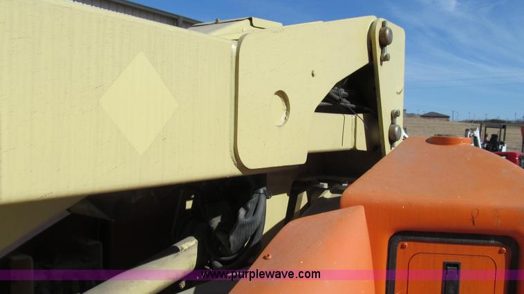 image for item E3736 1998 JLG 40 aerial lift