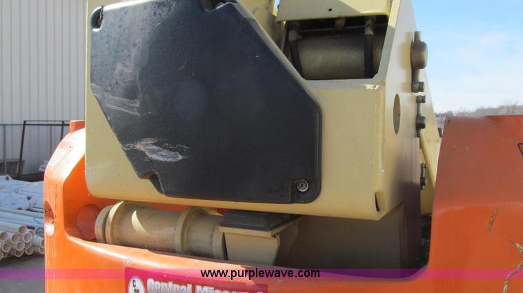 image for item E3736 1998 JLG 40 aerial lift