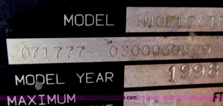 image for item E3736 1998 JLG 40 aerial lift