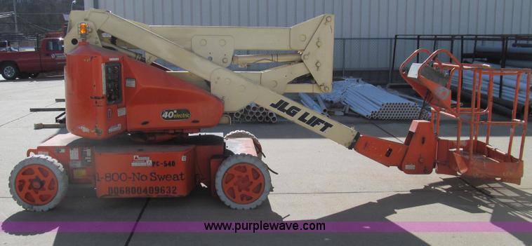 image for item E3737 1998 JLG N40 aerial lift