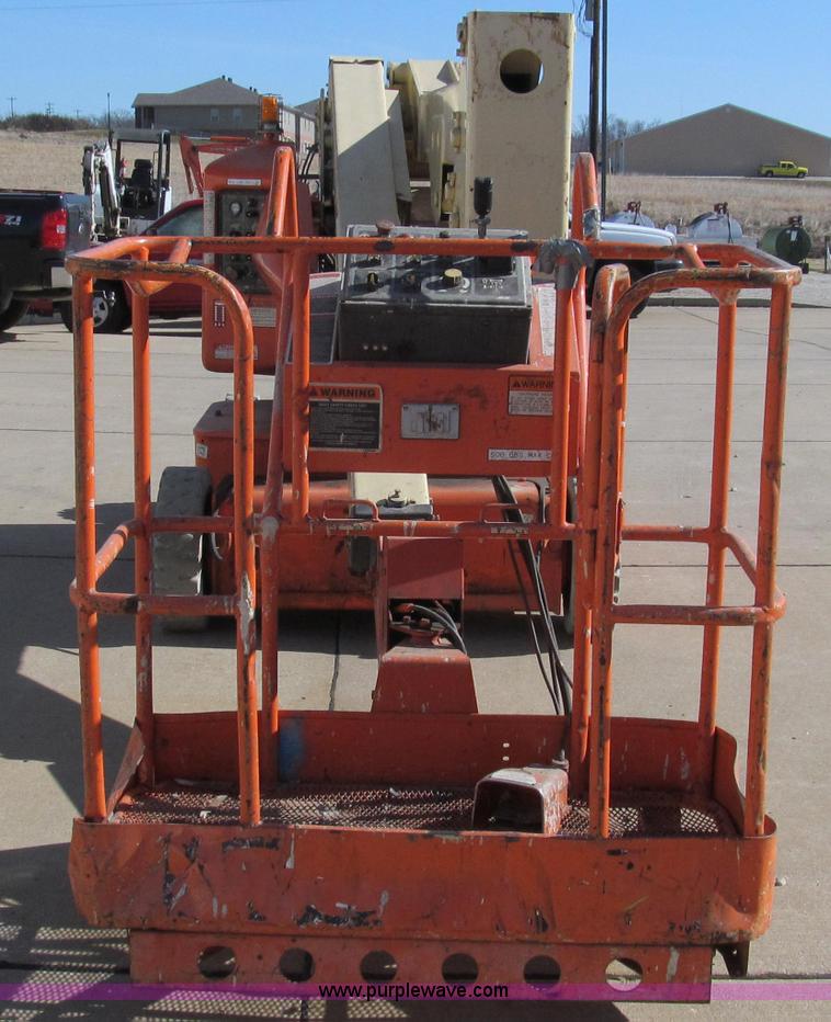 image for item E3737 1998 JLG N40 aerial lift