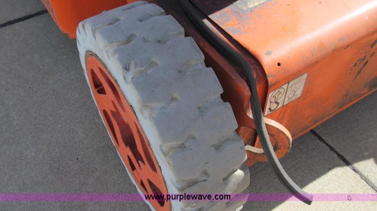 image for item E3737 1998 JLG N40 aerial lift