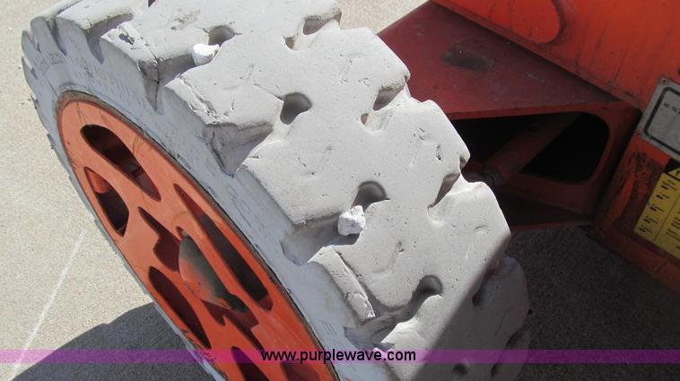 image for item E3737 1998 JLG N40 aerial lift