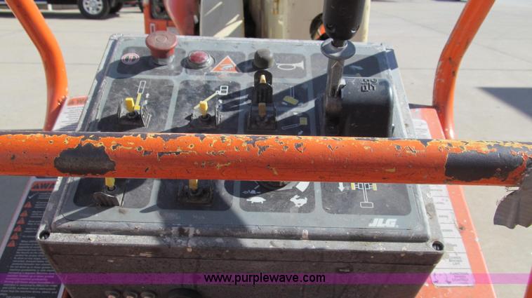 image for item E3737 1998 JLG N40 aerial lift