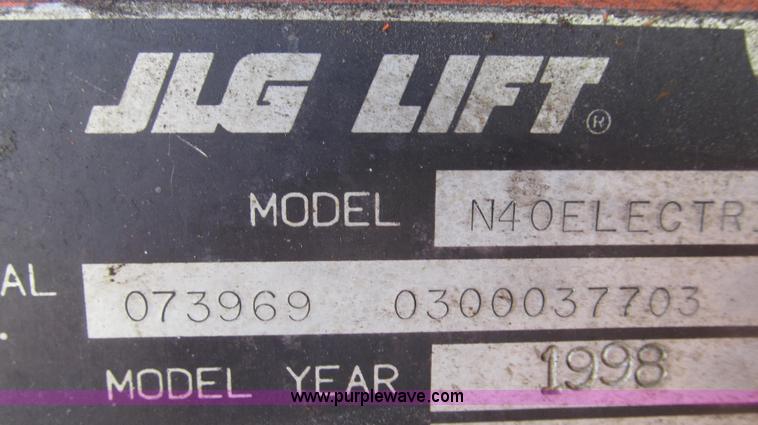 image for item E3737 1998 JLG N40 aerial lift