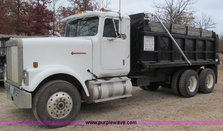 image for item E5704 1988 International 9300 SFA dump truck