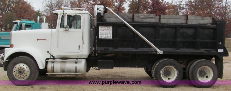 image for item E5704 1988 International 9300 SFA dump truck