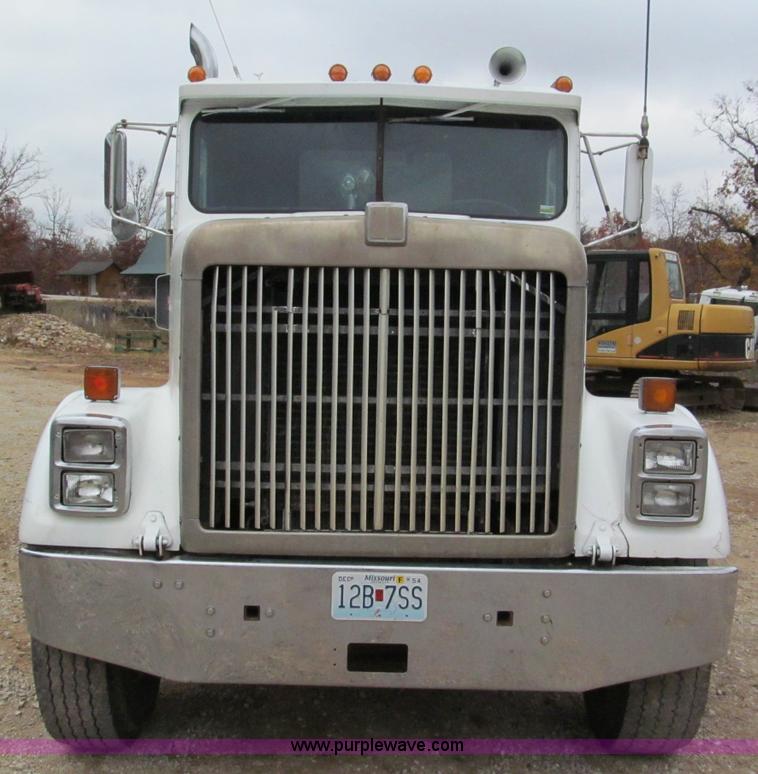 image for item E5704 1988 International 9300 SFA dump truck