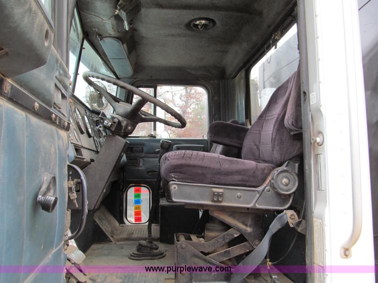 image for item E5704 1988 International 9300 SFA dump truck