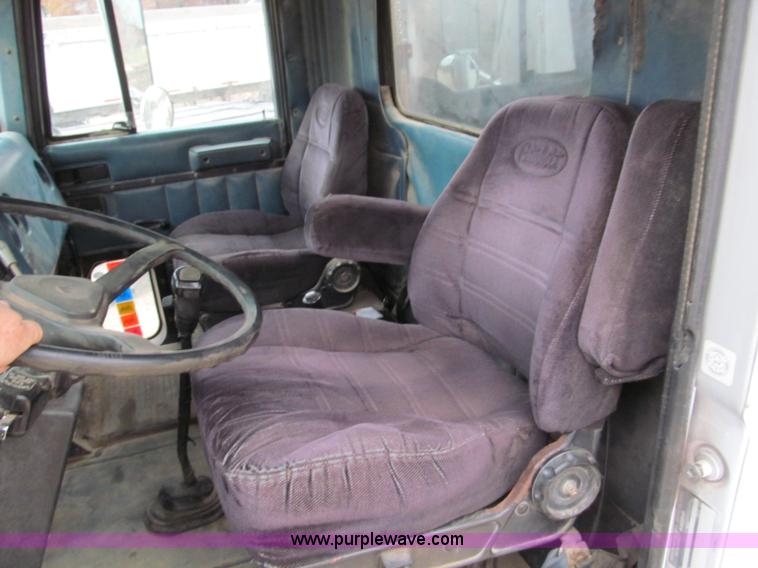 image for item E5704 1988 International 9300 SFA dump truck