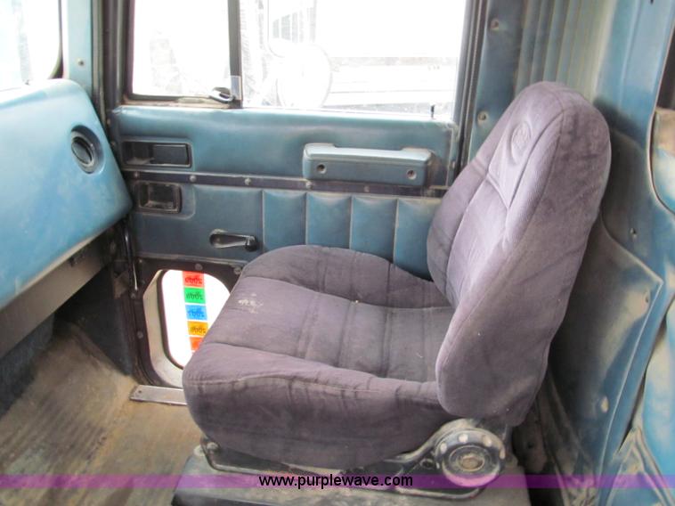 image for item E5704 1988 International 9300 SFA dump truck