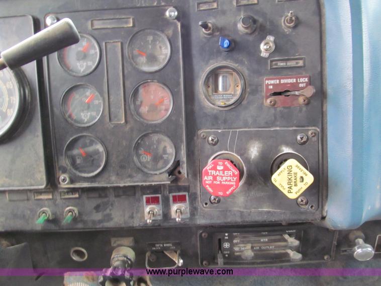 image for item E5704 1988 International 9300 SFA dump truck