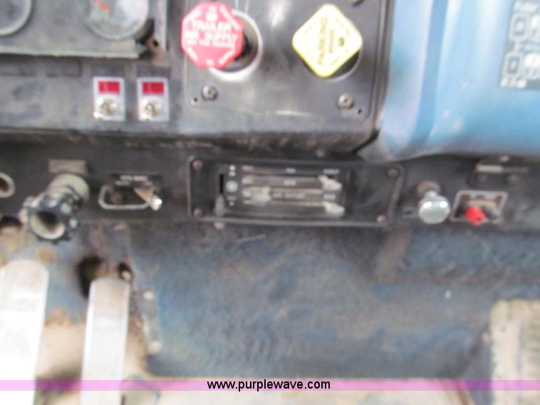 image for item E5704 1988 International 9300 SFA dump truck