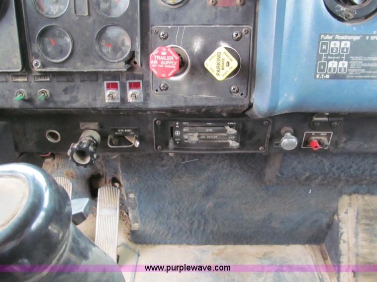 image for item E5704 1988 International 9300 SFA dump truck