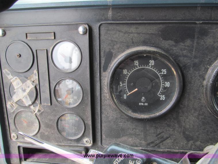 image for item E5704 1988 International 9300 SFA dump truck