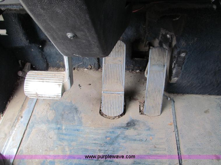 image for item E5704 1988 International 9300 SFA dump truck