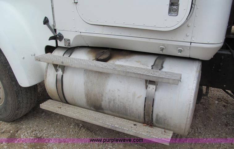 image for item E5704 1988 International 9300 SFA dump truck