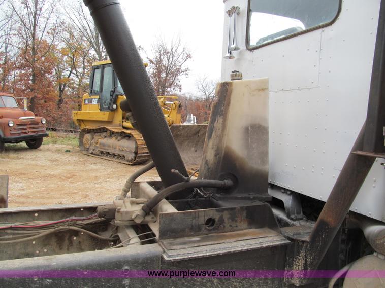 image for item E5704 1988 International 9300 SFA dump truck