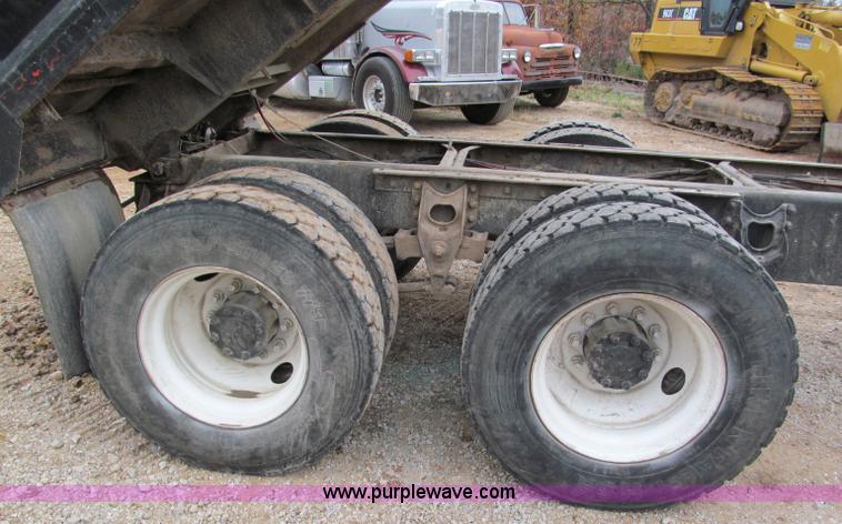 image for item E5704 1988 International 9300 SFA dump truck
