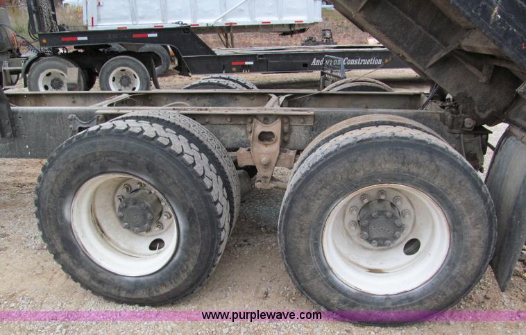 image for item E5704 1988 International 9300 SFA dump truck