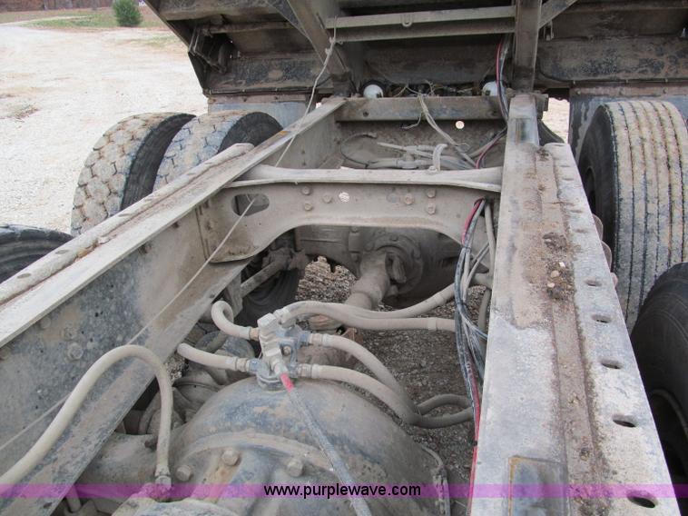 image for item E5704 1988 International 9300 SFA dump truck