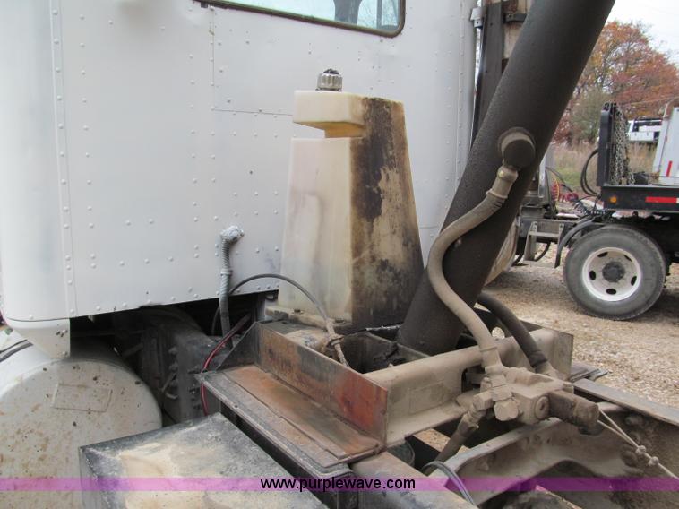 image for item E5704 1988 International 9300 SFA dump truck