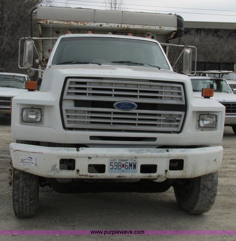 image for item E7032 1993 Ford F700 dump truck