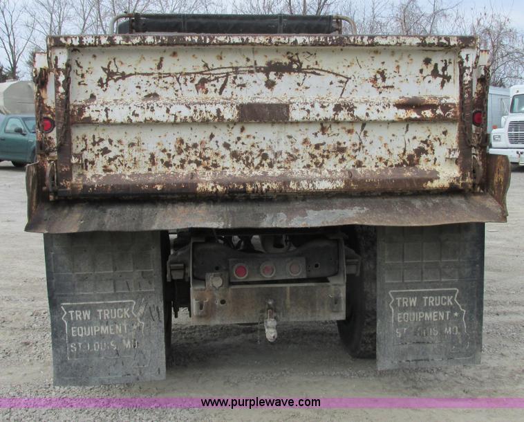 image for item E7032 1993 Ford F700 dump truck