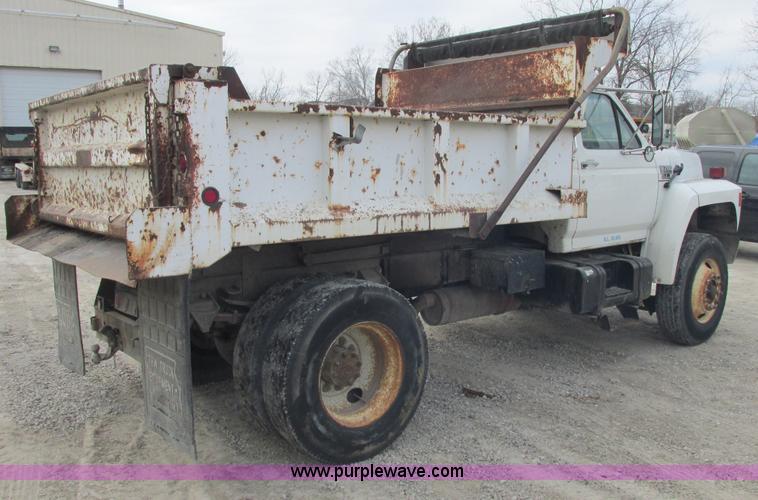 image for item E7032 1993 Ford F700 dump truck