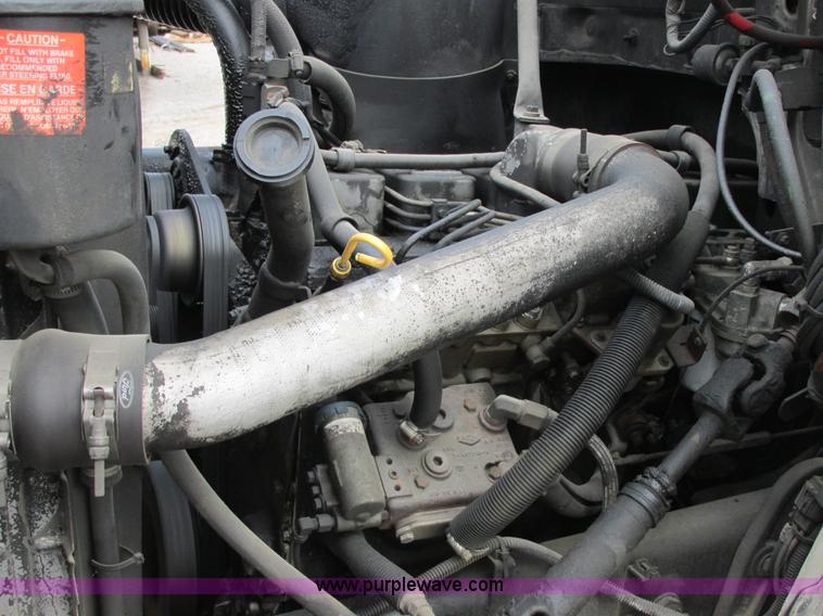 image for item E7032 1993 Ford F700 dump truck