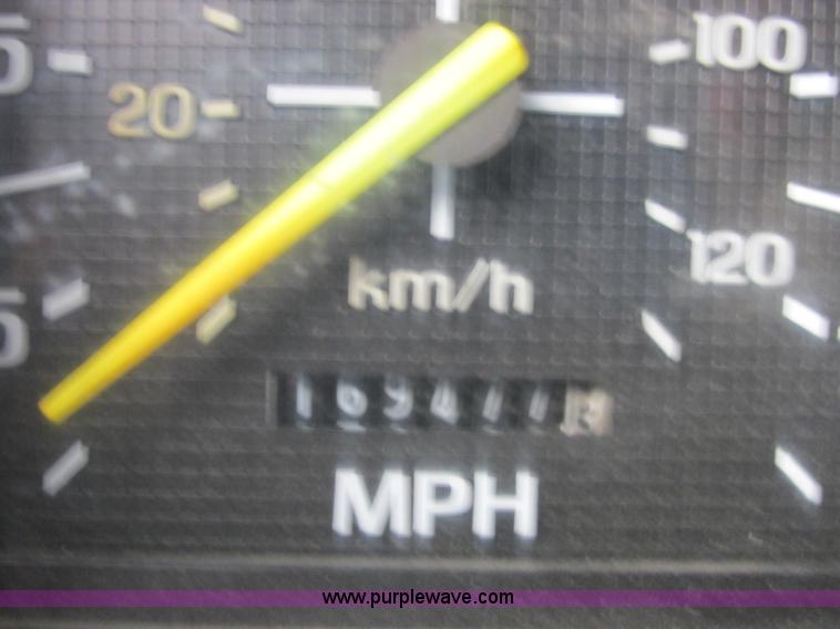 image for item E7032 1993 Ford F700 dump truck