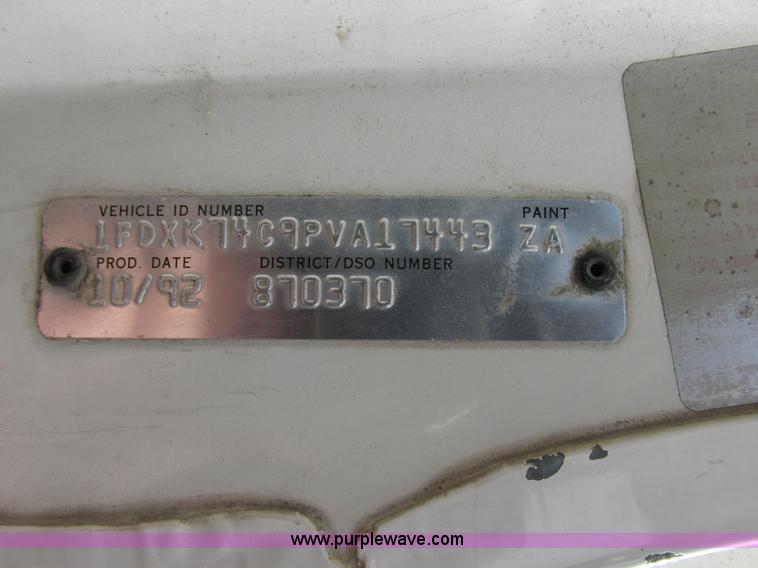 image for item E7032 1993 Ford F700 dump truck