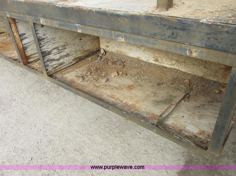 image for item E7034 1986 Ford F700 flatbed truck