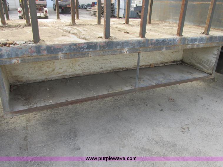 image for item E7034 1986 Ford F700 flatbed truck